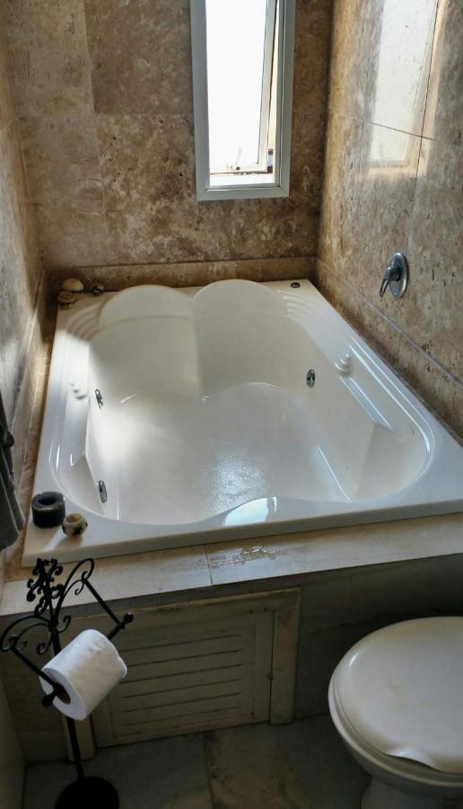 Casa Com Hidro Dupla, Tv A Cabo E Split Villa ตอร์เฮส ภายนอก รูปภาพ